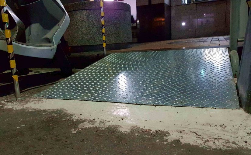 黑鐵製作的門檻斜板