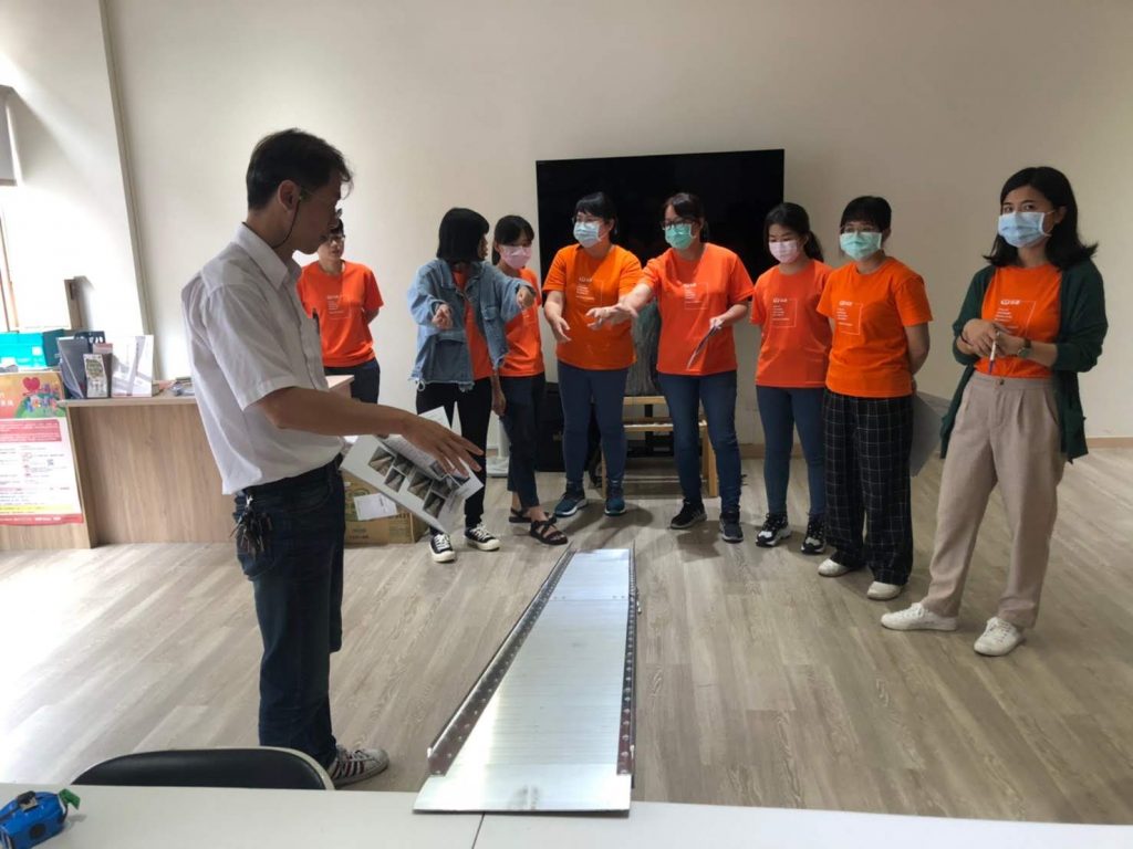 Foundation member discussing for improving height difference for barrier-free at home. 