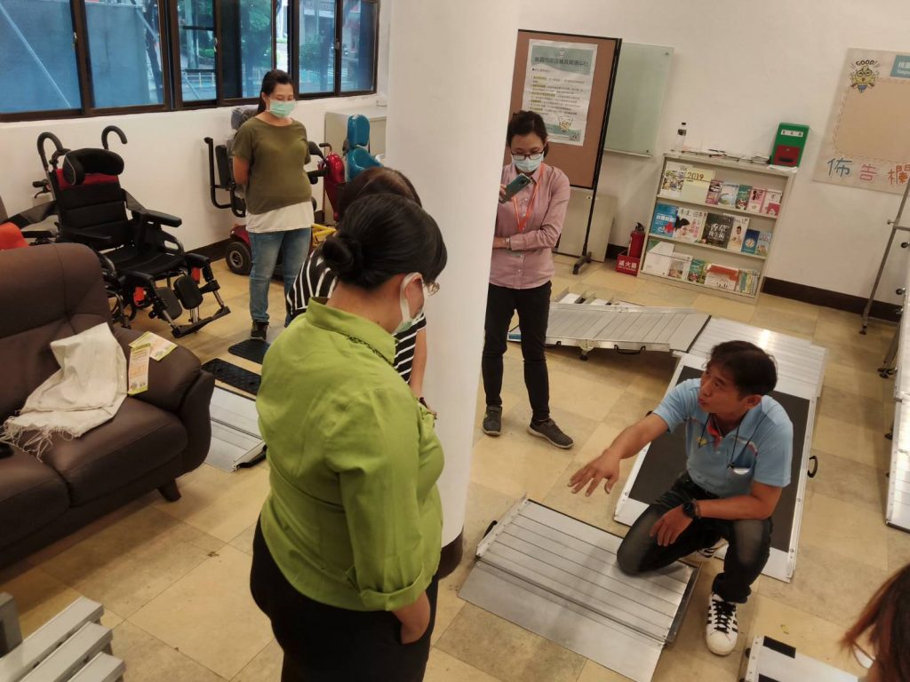 Taoyuan City Southern Assistive Technology Resources Center  class of Improve height difference class