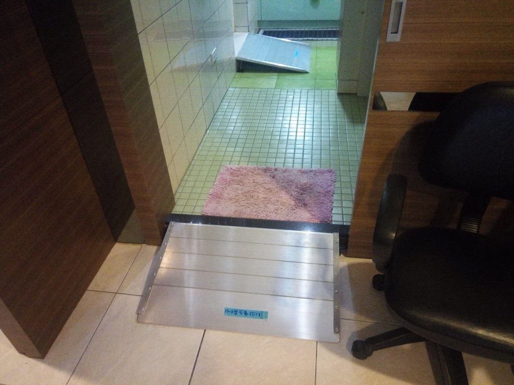 Customization product can meet your terrains and requirement. 