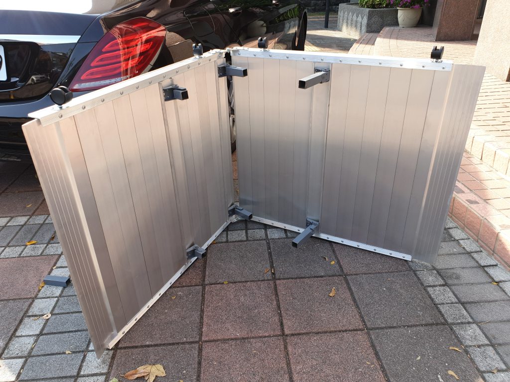 前後折疊式斜坡板為鋁合金材質