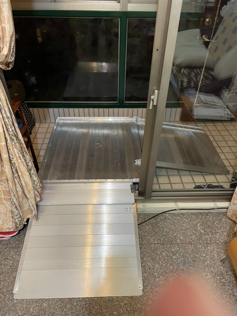 We make ramp and Aluminum alloy platform one unit. We make ramp and Aluminum alloy platform one unit.