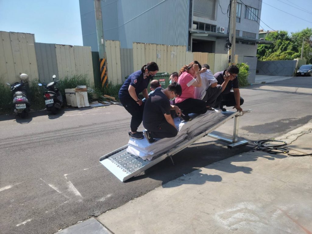 Stationary Car Ramps use quick release base for fasten and able to disassembly at any time