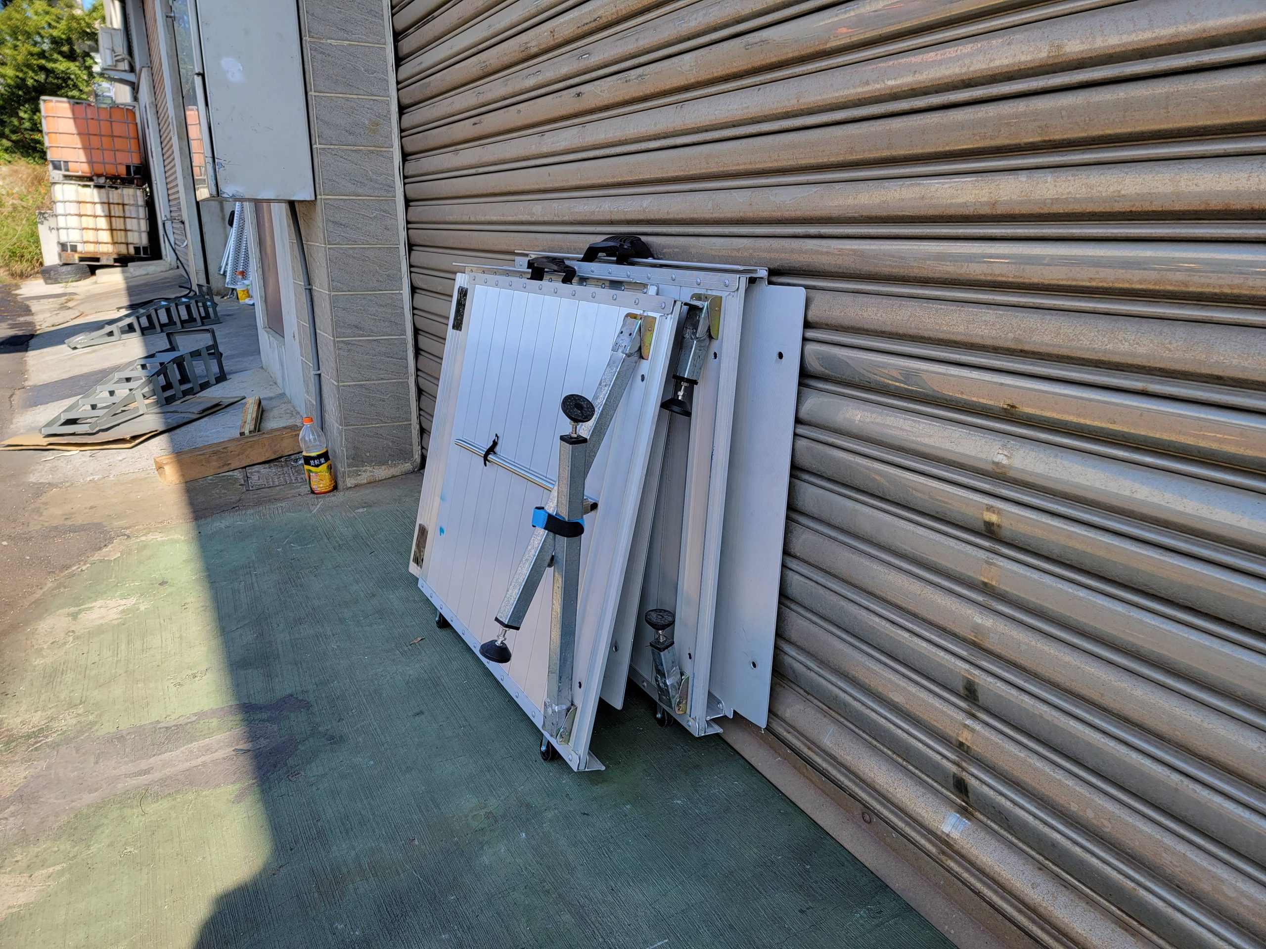 Modular Ramps side-standing store just occupied very small space.