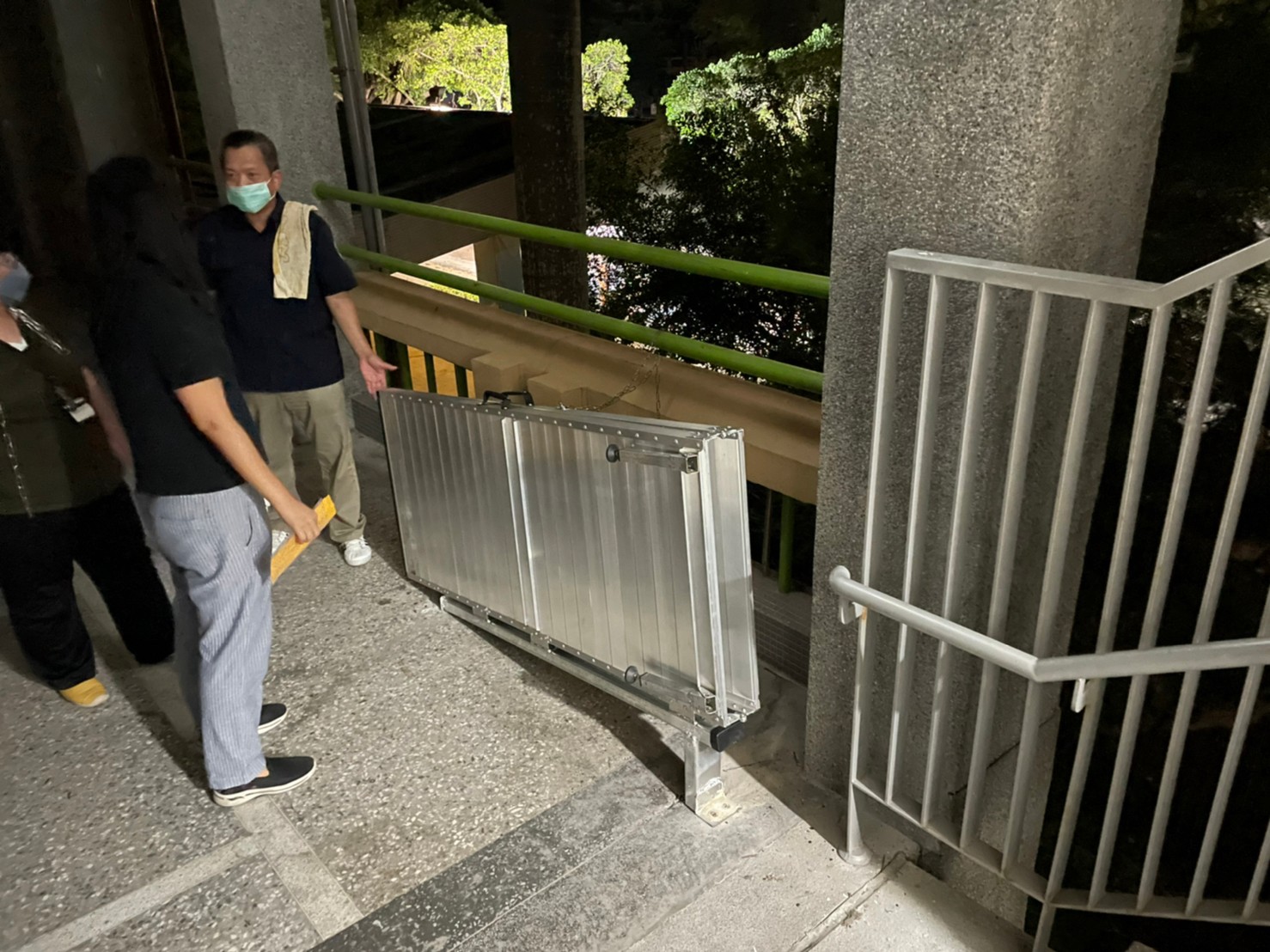 Women Can be easily operated.