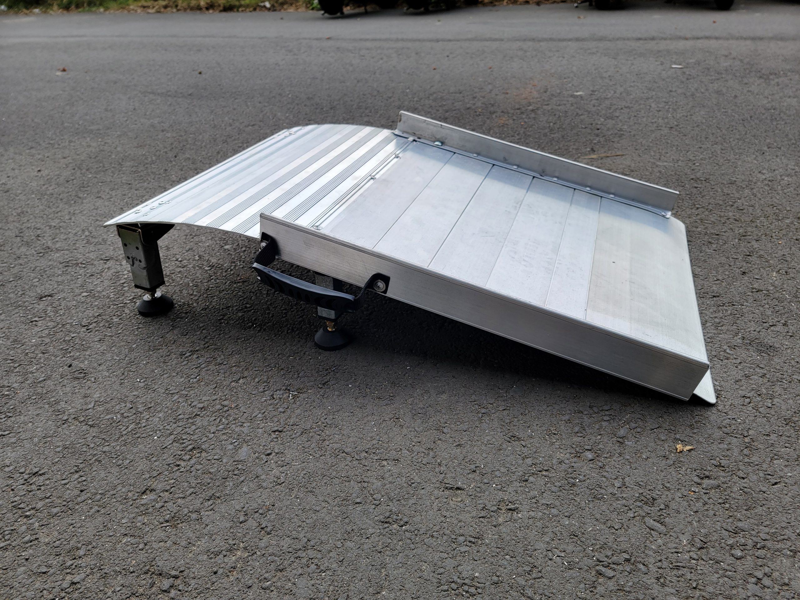 MZ series Cross Threshold Ramps won't press slide rail threshold and support legs are fine-tuning adjustable.