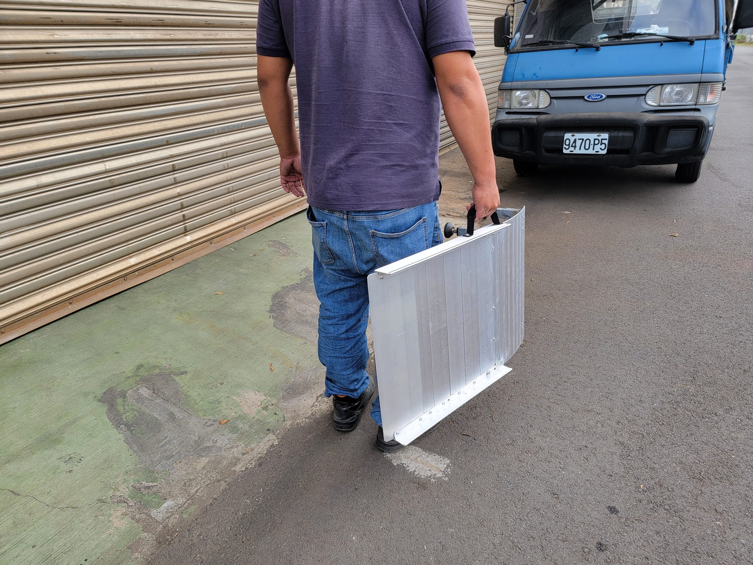 Light-weight aluminum alloy extrusion board, portable and able to assembly-disassembly any time.