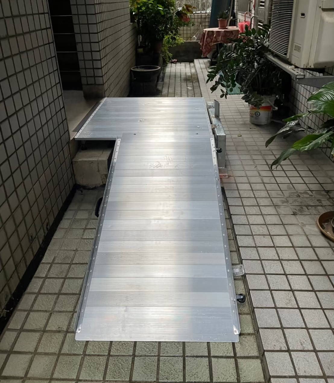 Aluminum Lifting Platform with Portable Ramps