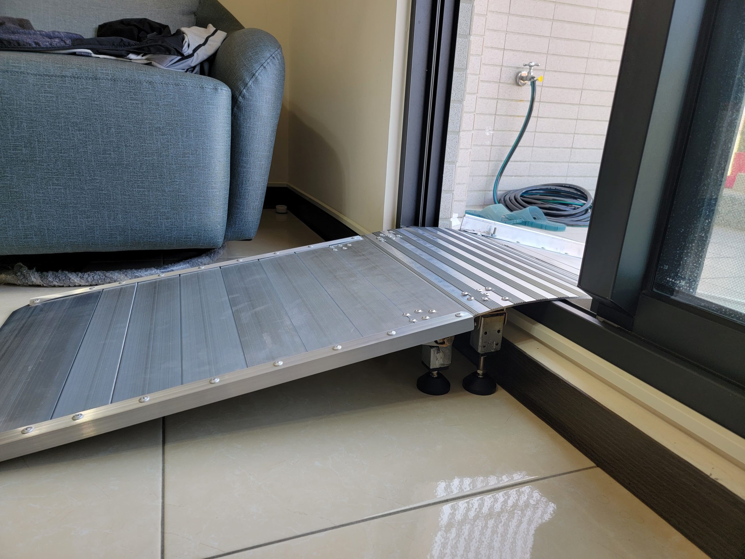 In-out both ramps the junction of ramps is seamless. Perfect curve make a smooth path solve the height difference.