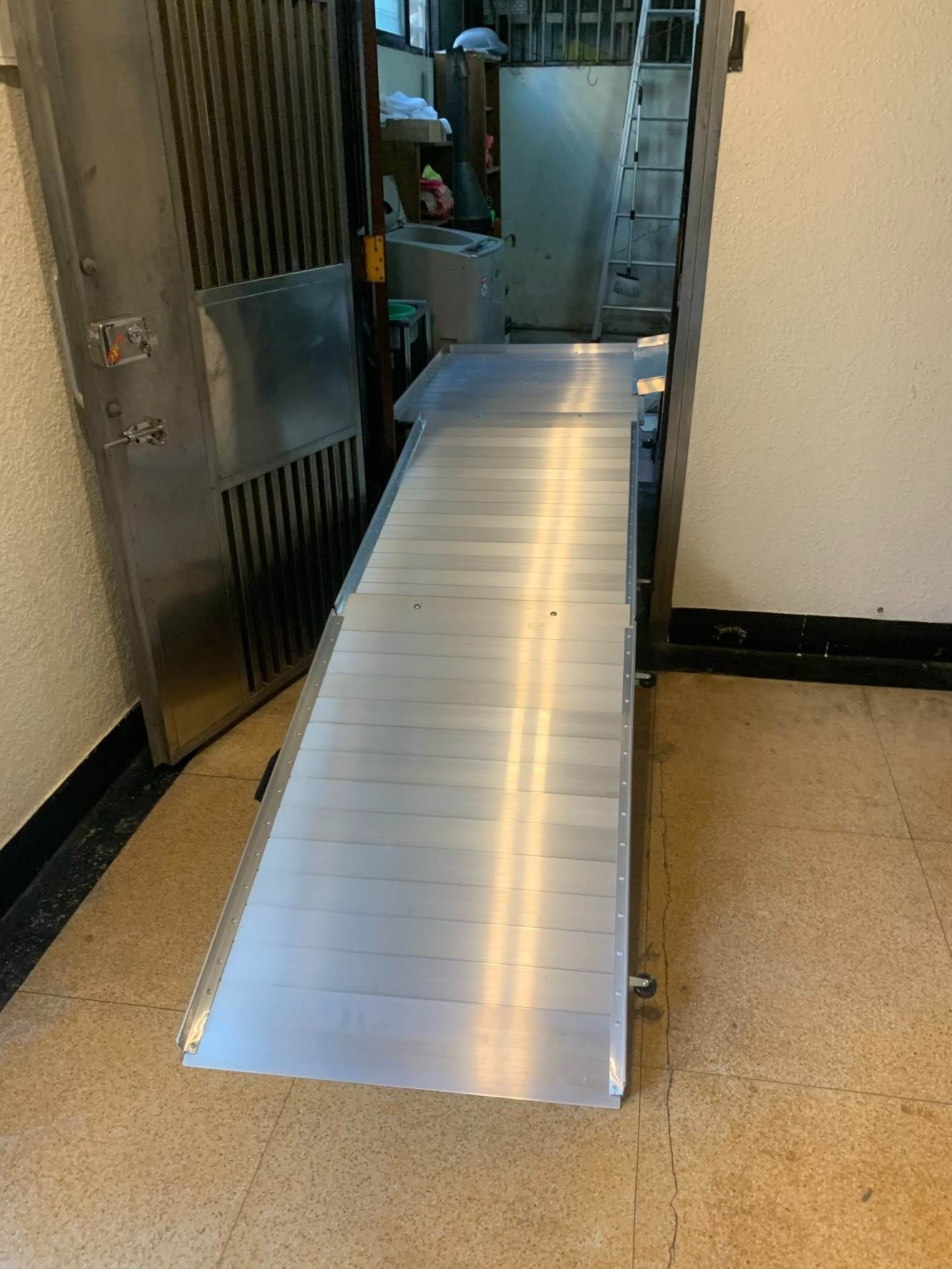 Modular ramps and aluminum alloy platform for turning