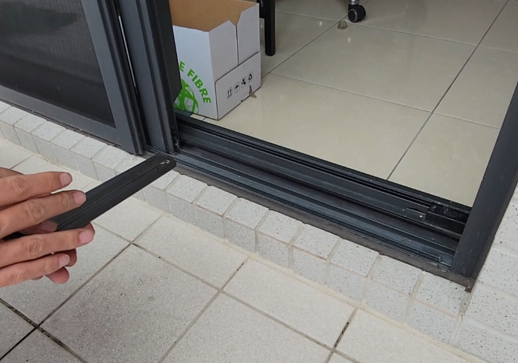 Video Tutor: Floor-to-ceiling windows slide rail threshold measurement method