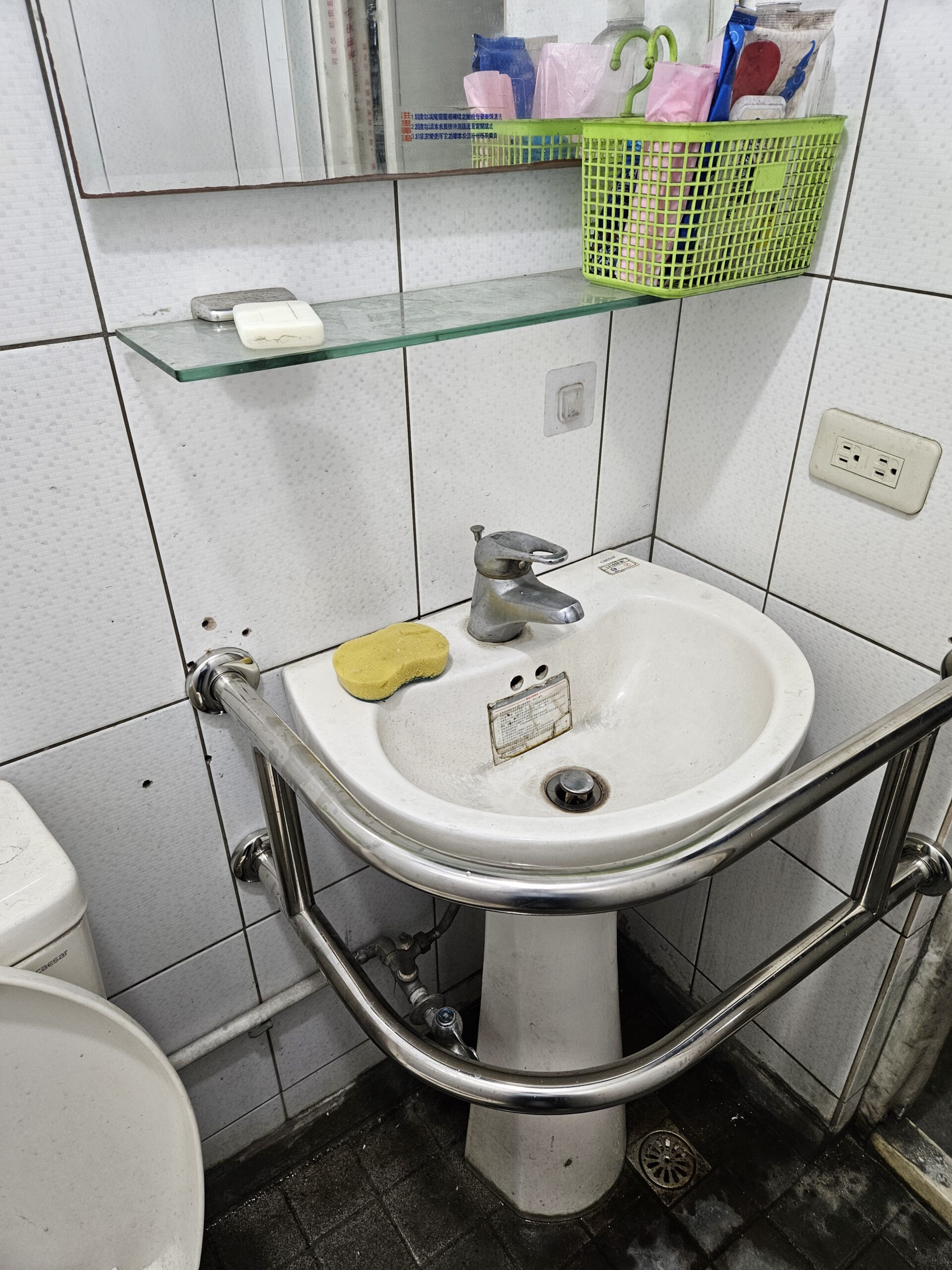 New stainless steel washbasin handrails now available, made in Taiwan, factory direct, SGS load report, made of 304 stainless steel.